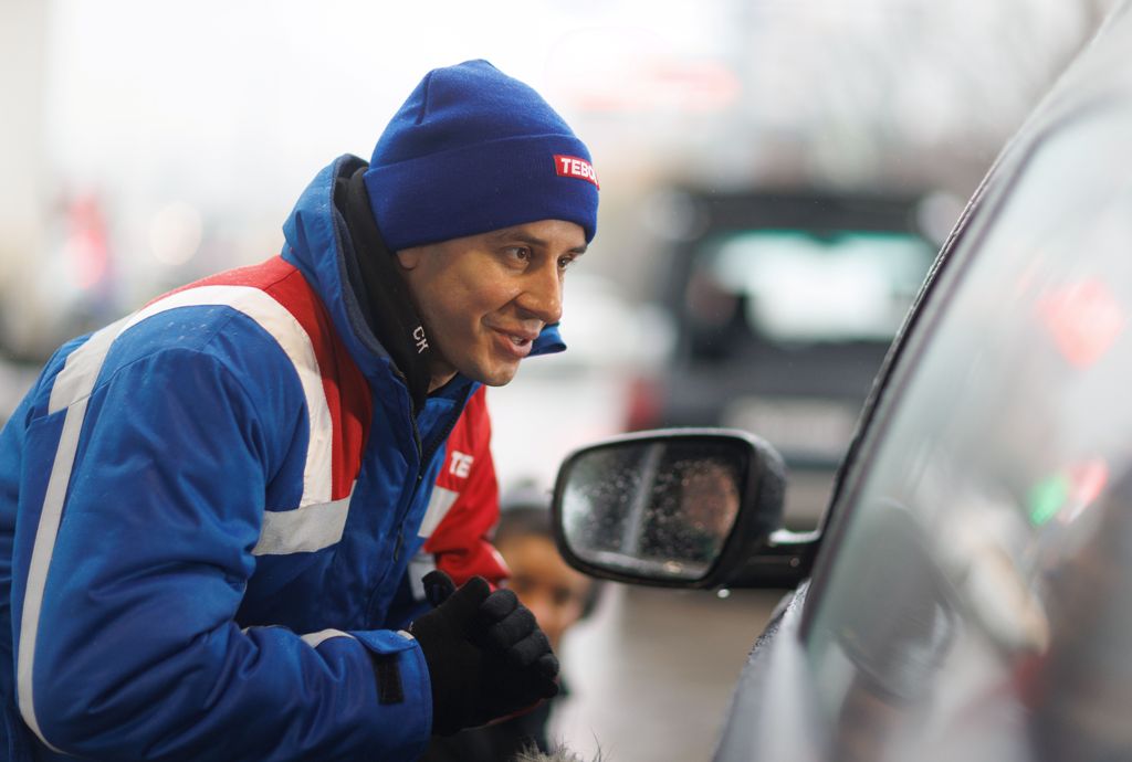 На заправочных станциях международного бренда водителей ждали миллион баллов и Дима Гордей